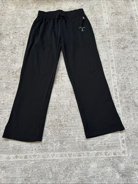 Outfitter Trading Co Women’s Large Black Jackson Hole Wyoming athletic pants.